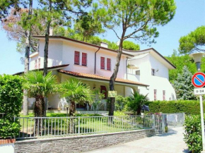 Отель Lignano Riviera with fireplace & air conditioning  Линьяно Пинета